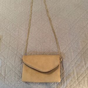 Small purse with magnetic close